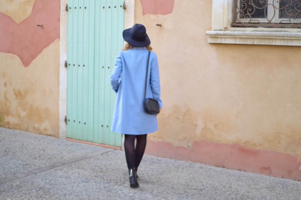 ~ Le cas du manteau&nbsp;bleu.