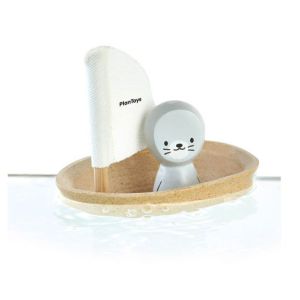 bateau-phoque-flottant-sur-l-eau